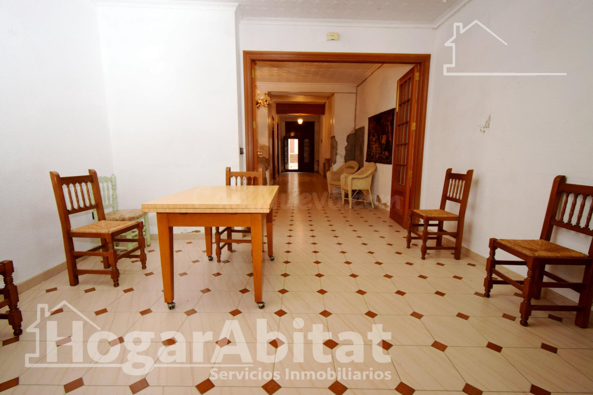 AMPLIA CASA CON TERRAZA Y GARAJE PARA HACER TU HOGAR DE SUEÑ - foto 4