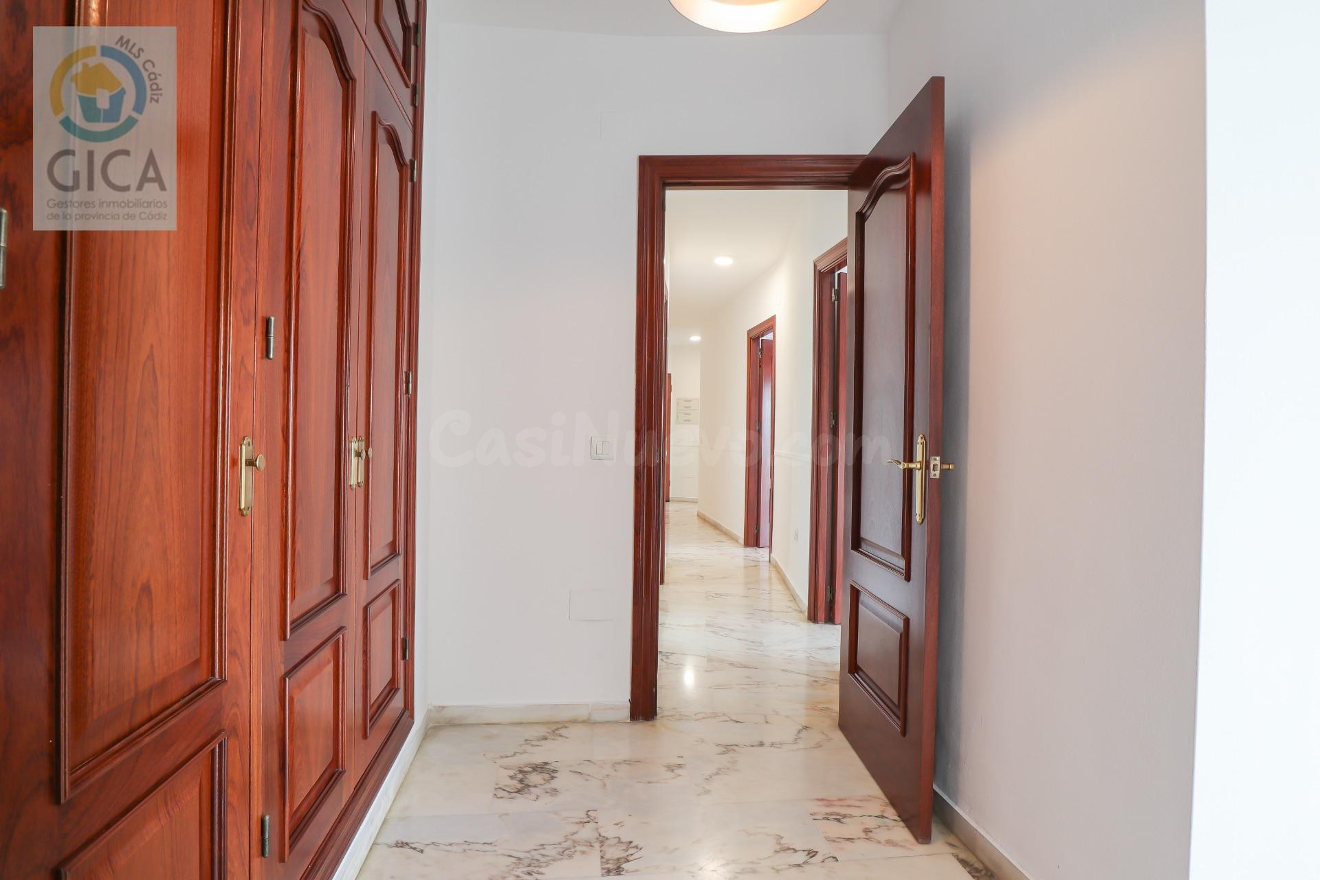 Vivienda de 3 dormitorios con plaza de garaje y trastero en Avenida Virgen de la Palma, Algeciras