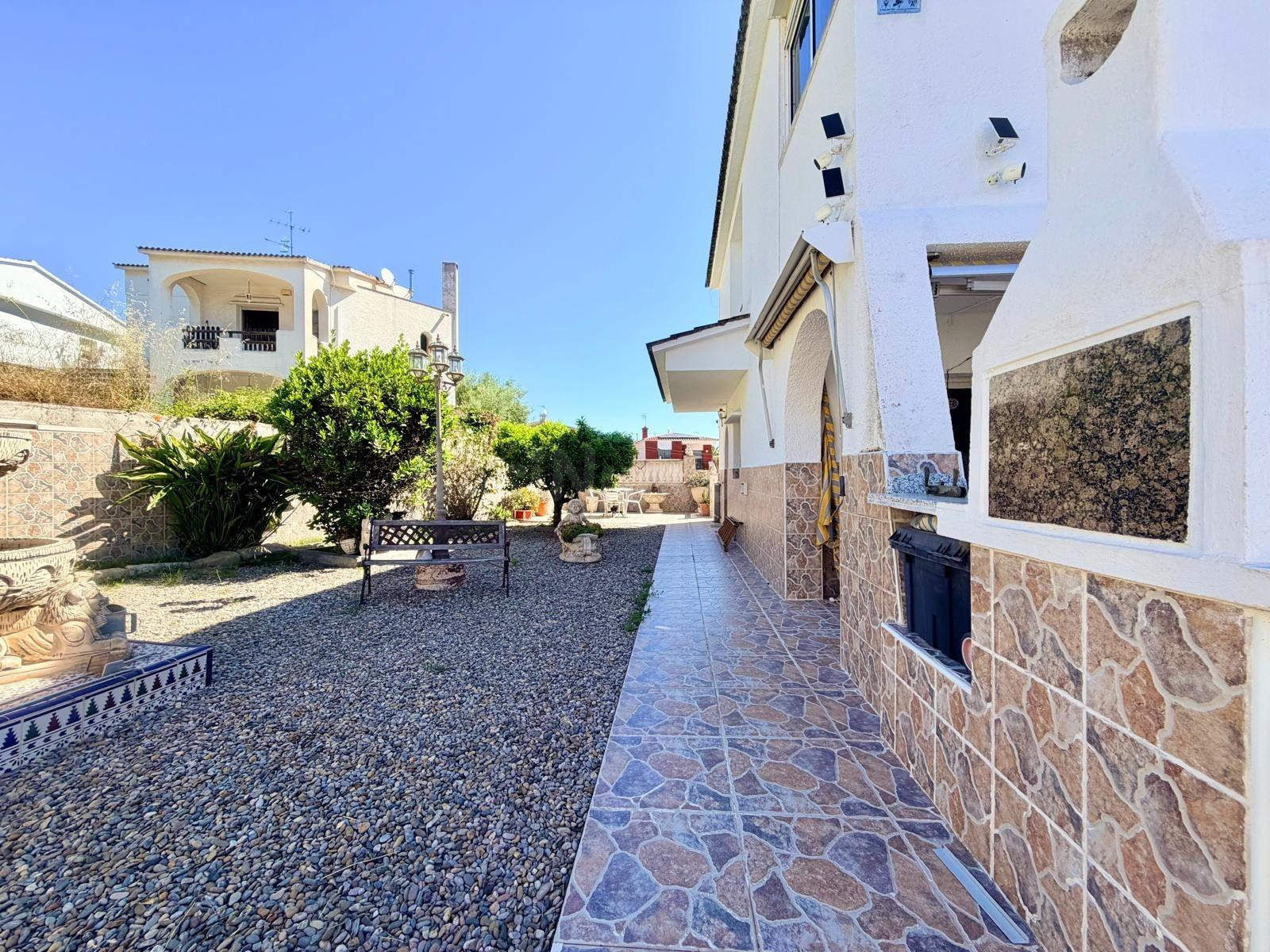 Chalet con piscina y 4 habitaciones en Cunit y vistas al mar - foto 4