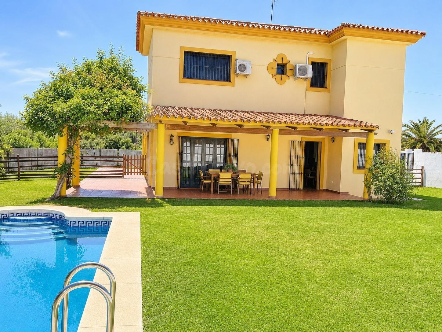 CHALET EN URBANIZACION LOS PINOS