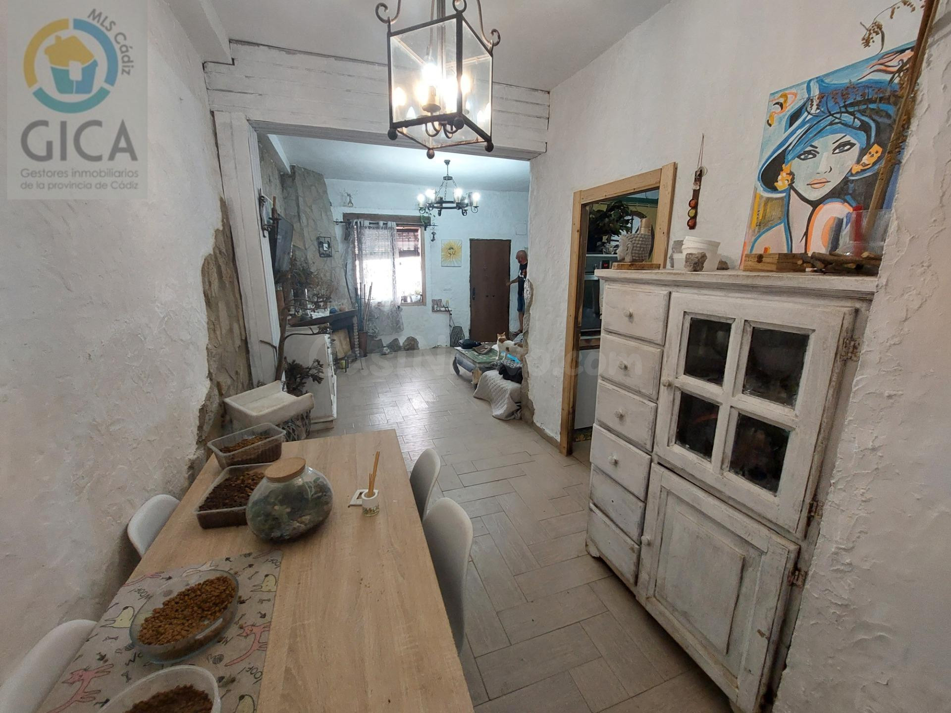 Casa semicéntrica en la barriada de la Bajadilla en Algecira - foto 3