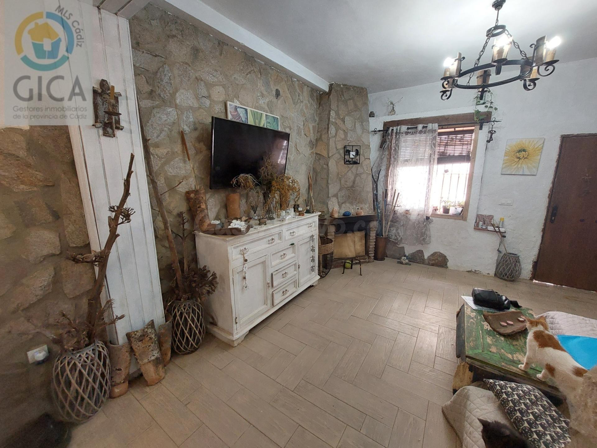 Casa semicéntrica en la barriada de la Bajadilla en Algecira - foto 4