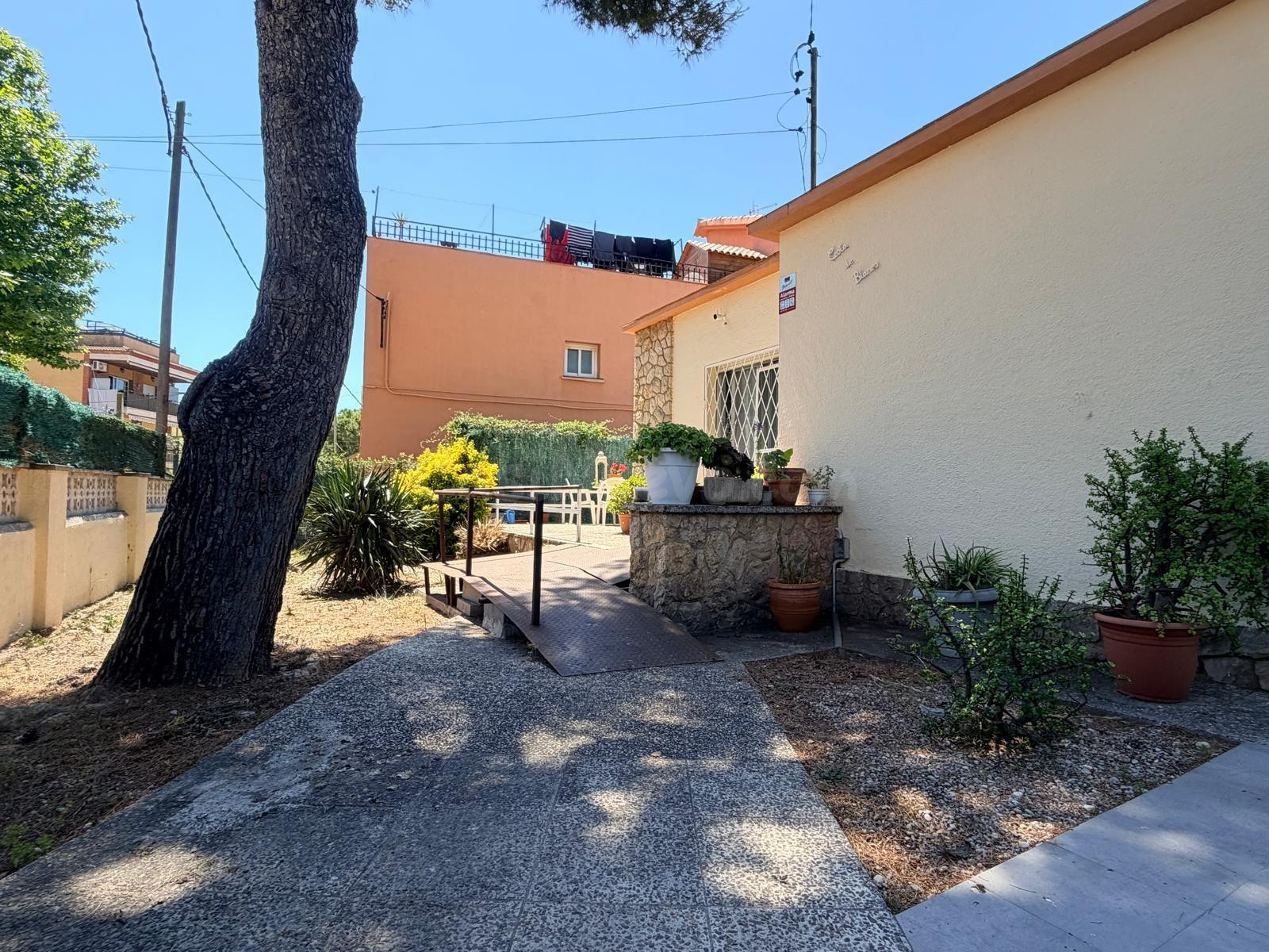 Chalet independiente con piscina y jardín en el centro de Segur - foto 3