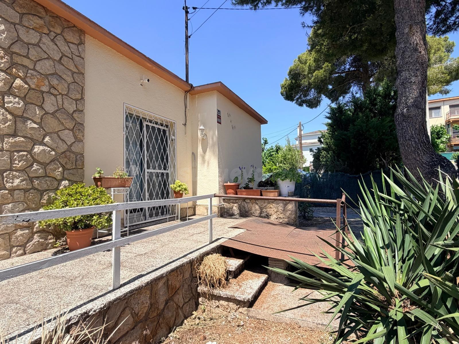 Chalet independiente con piscina y jardín en el centro de Segur - foto 4