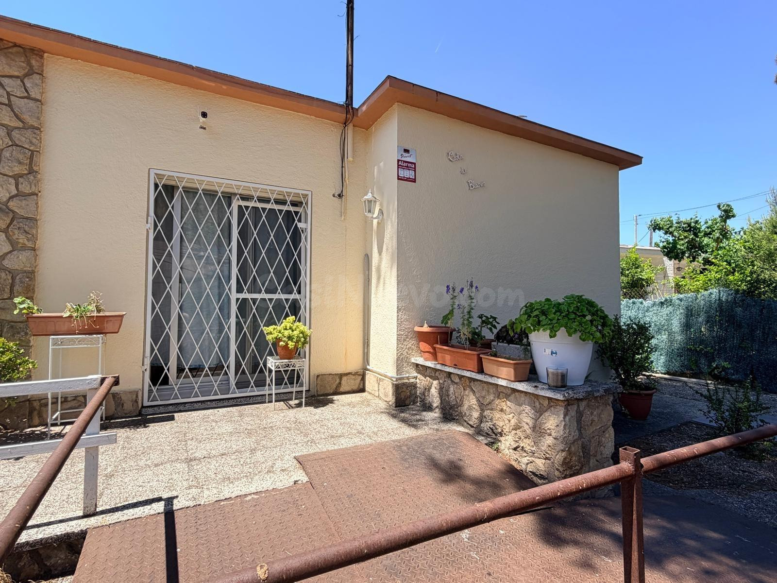 Chalet independiente con piscina y jardín en el centro de Segur - foto 5