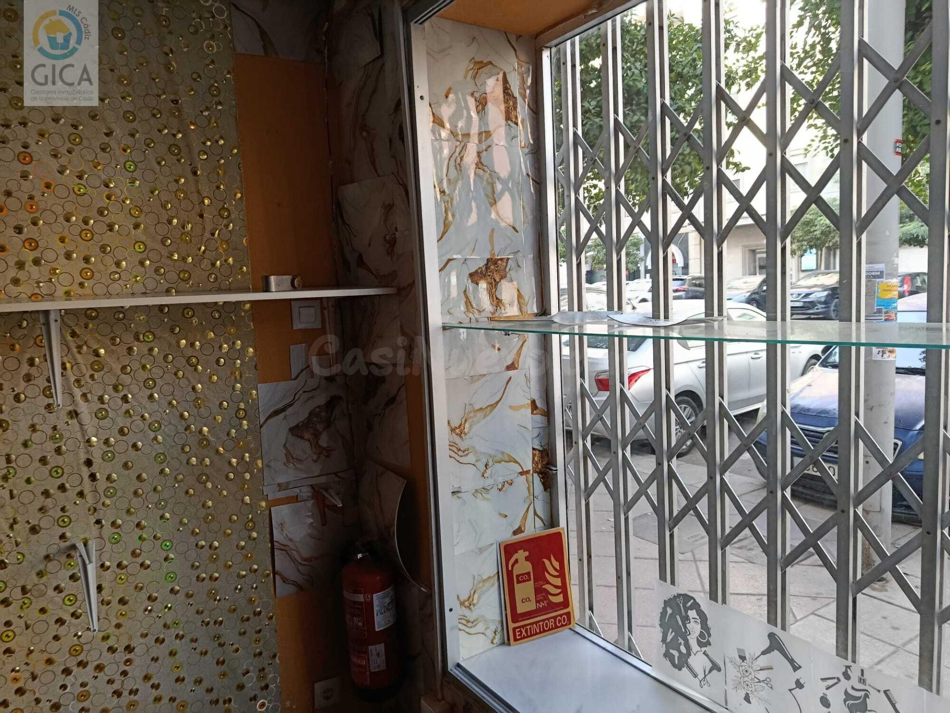 Local de 20 m2 en pleno centro, junto al Parque María Cristi - foto 3