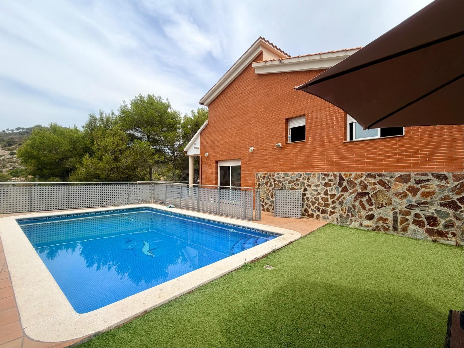 ESPECTACULAR CHALET CON PISCINA PARA ENTRAR A VIVIR