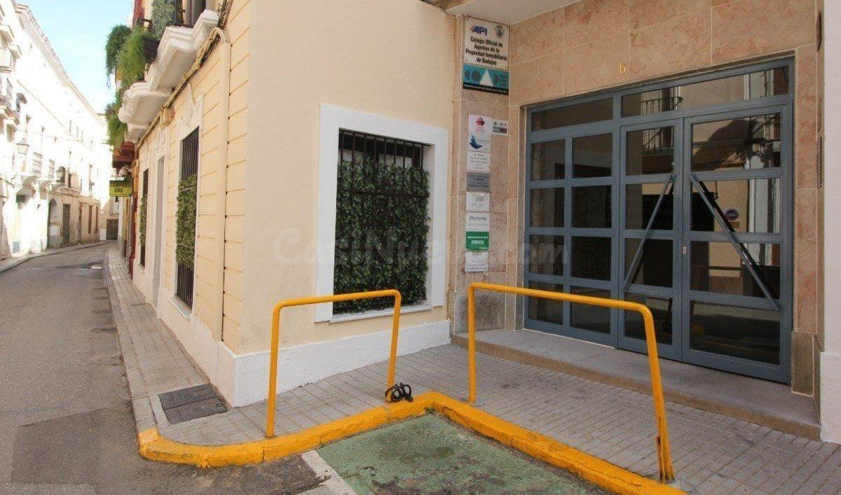 OFICINA EN VENTA EN EL CENTRO - foto 2