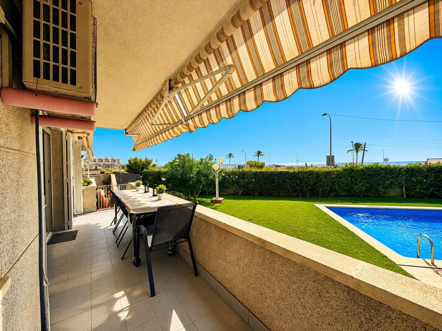 Encantadora Planta Baja en Cunit con Vistas al Mar y Acceso 