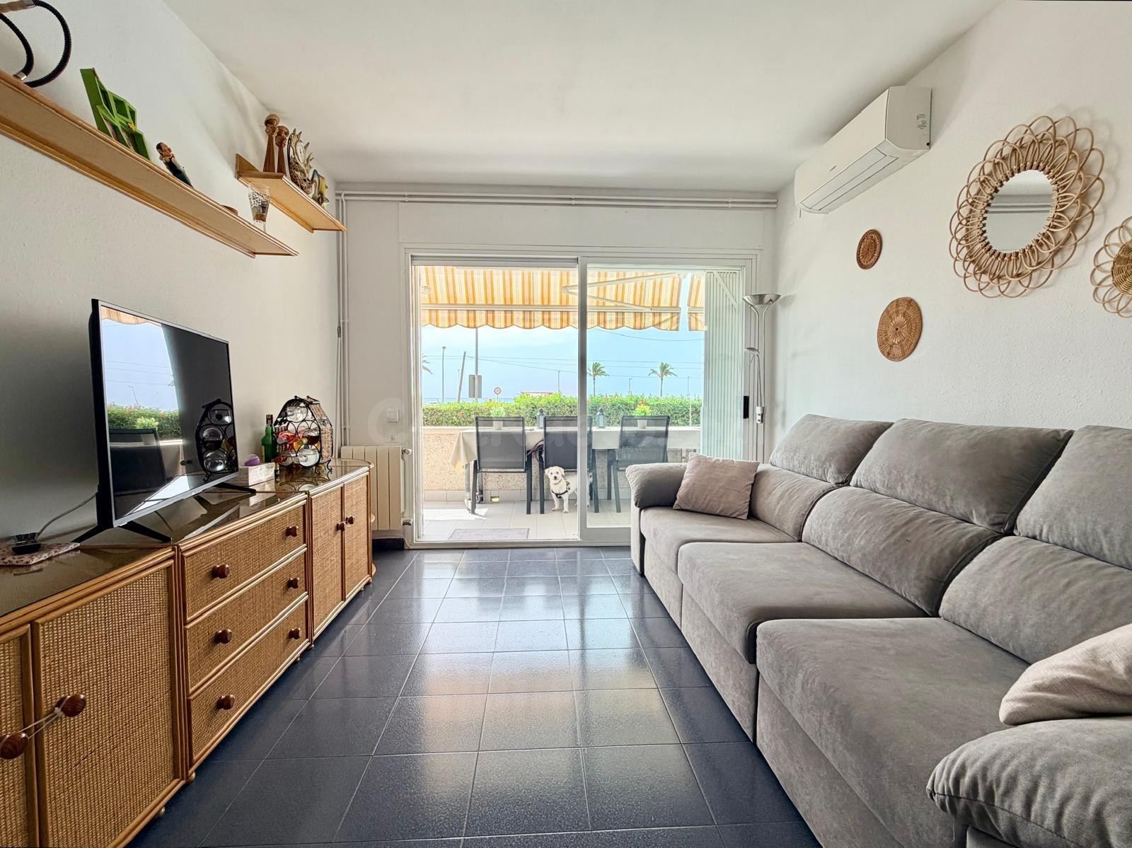 Encantadora Planta Baja en Cunit con Vistas al Mar y Acceso  - foto 3
