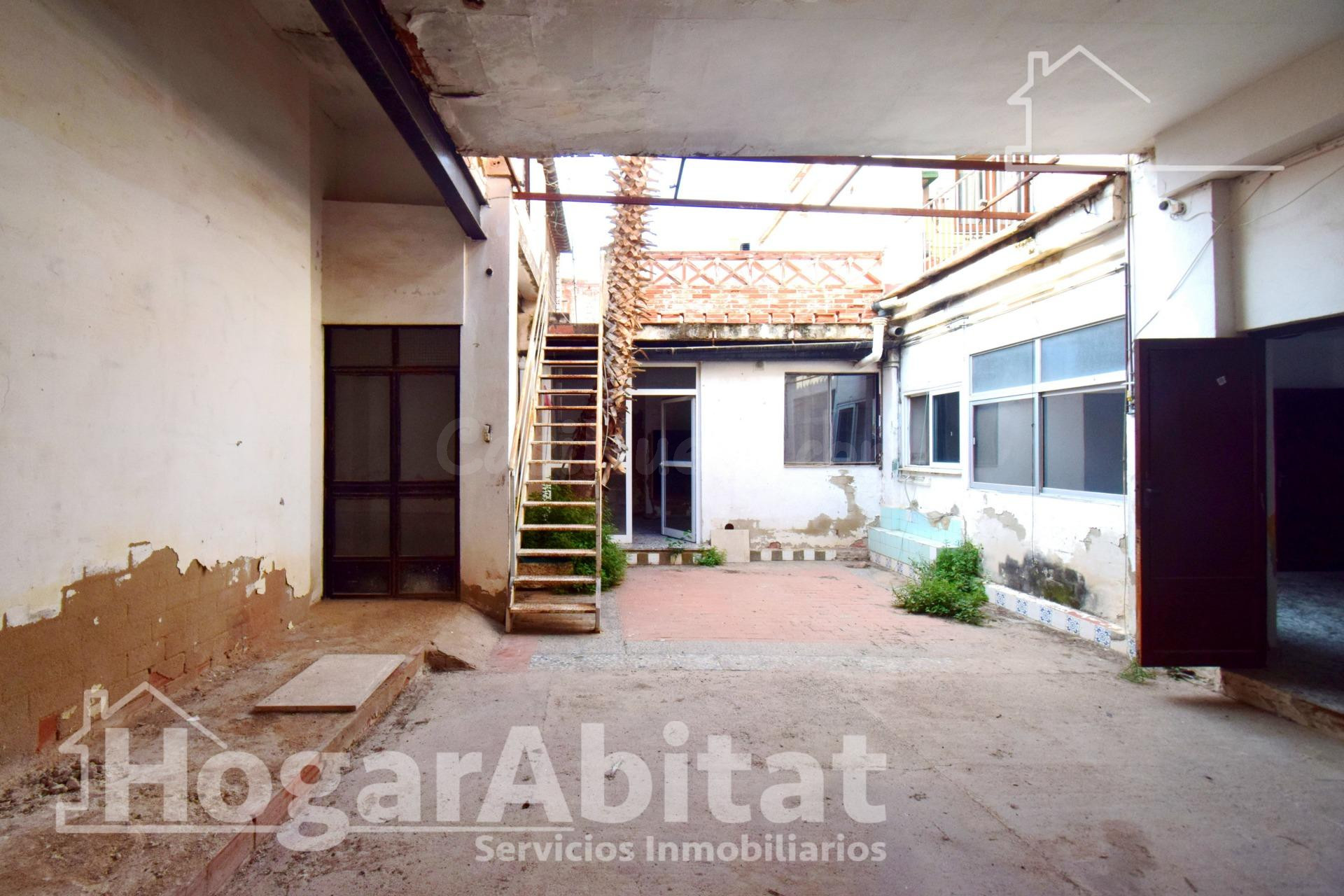 ESPACIOSA CASA CON MUCHAS POSIBILIDADES CERCA DEL METRO - foto 5