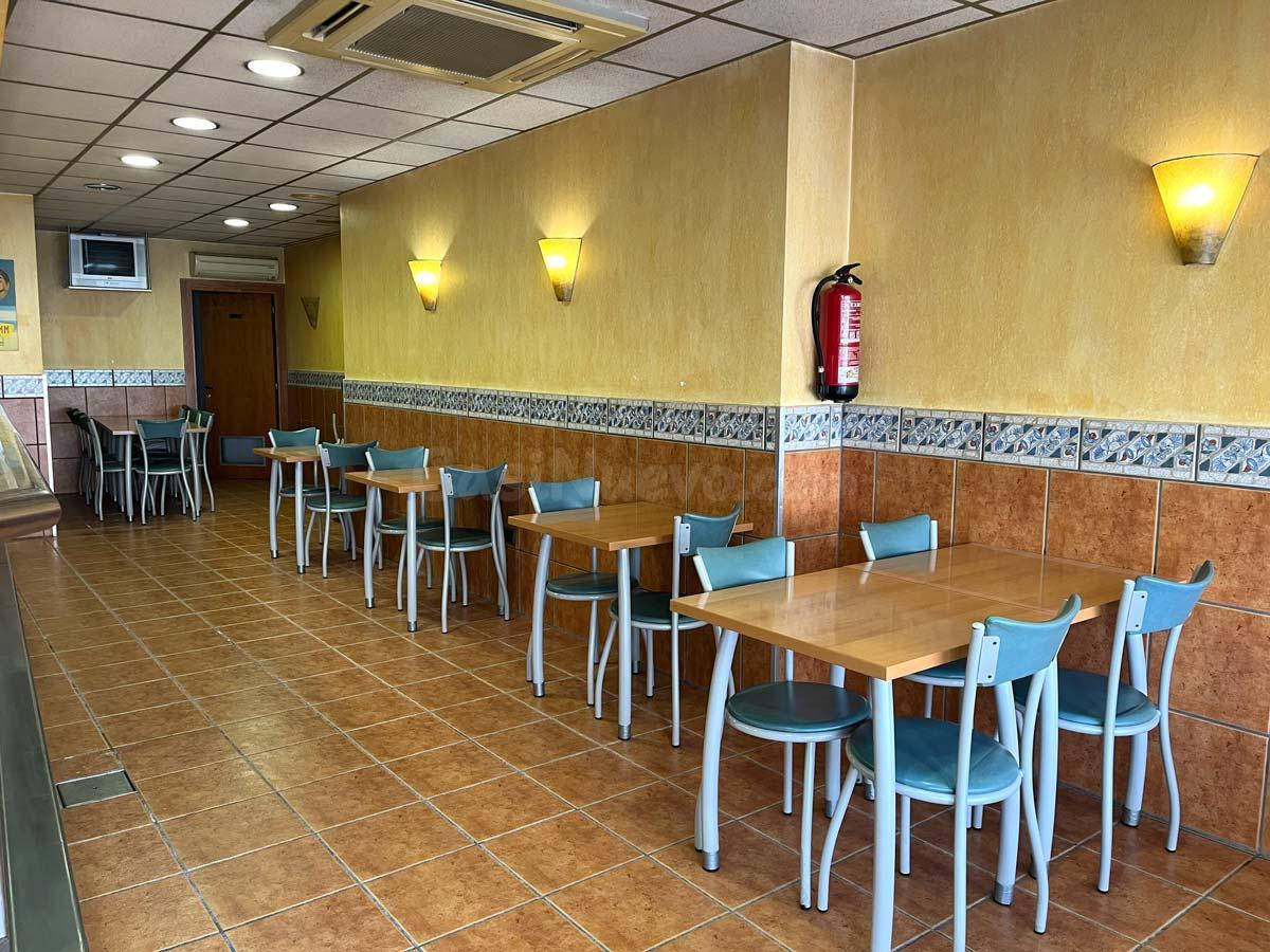 Se vende local comercial con negocio de hostelería, al compl - foto 2
