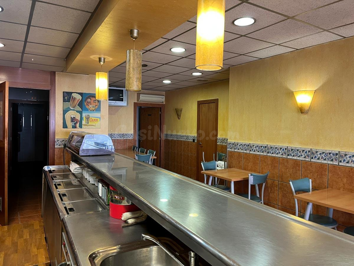 Se vende local comercial con negocio de hostelería, al compl - foto 3