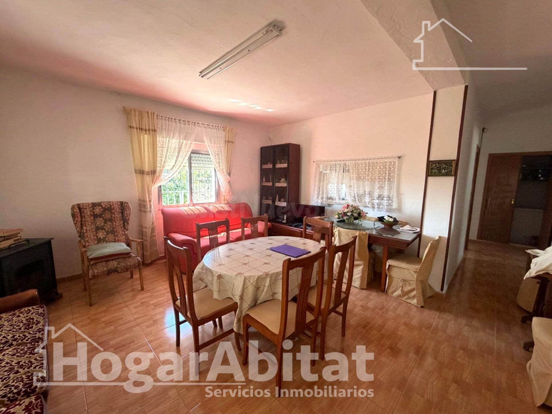 ¡VISTAS A LAS MONTAÑAS! CHALET CON TERRENO RÚSTICO, TERRAZA, - foto 3