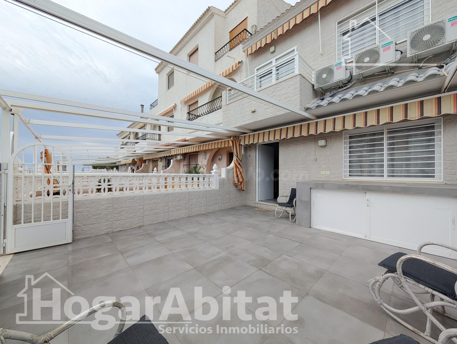 ¡PRIMERA LÍNEA DE PLAYA! PRECIOSA CASA REFORMADA EN RESIDENC - foto 2