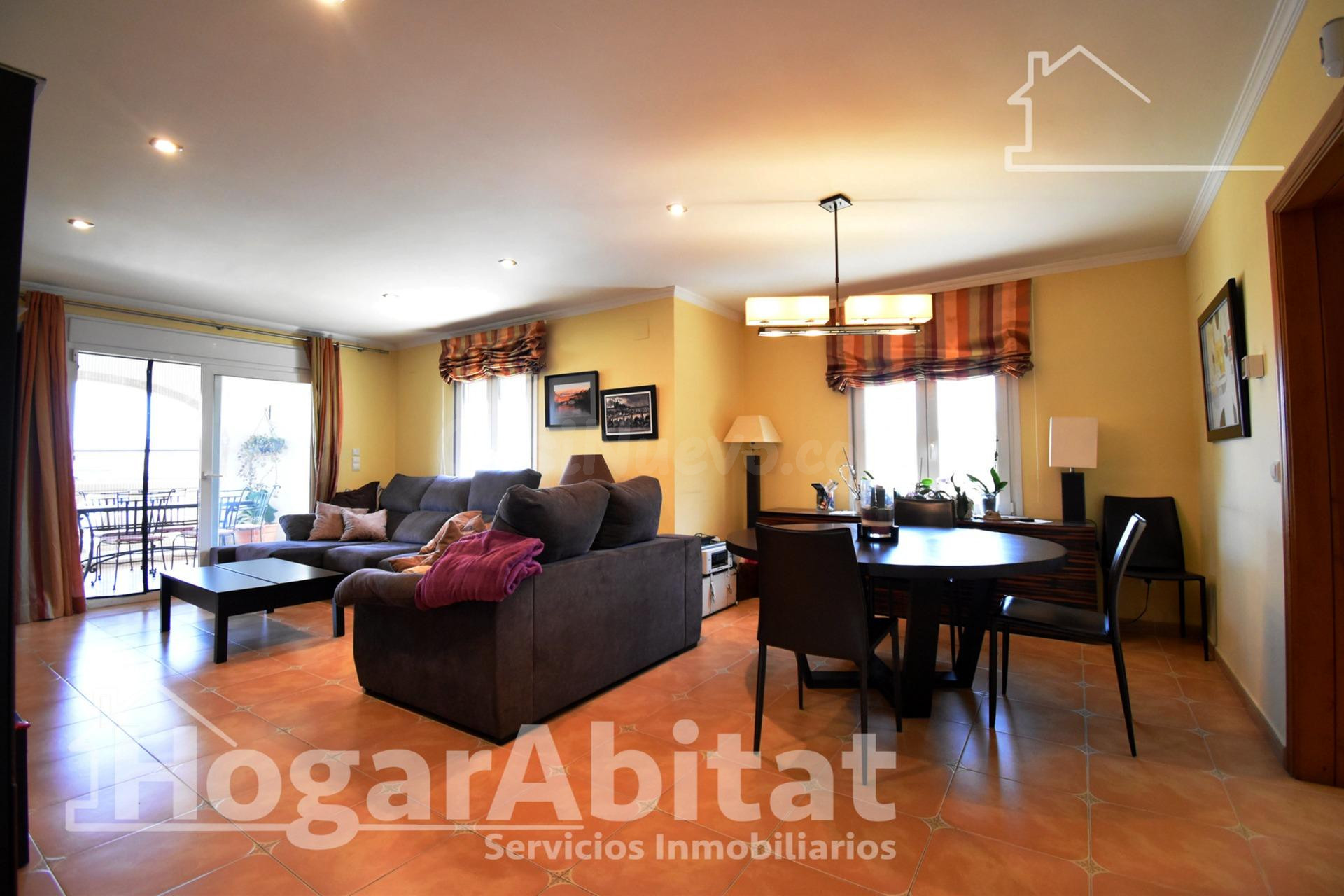 EXCLUSIVA VILLA MEDITERRÁNEA CON AMPLIO JARDÍN, GARAJE, PISC - foto 4