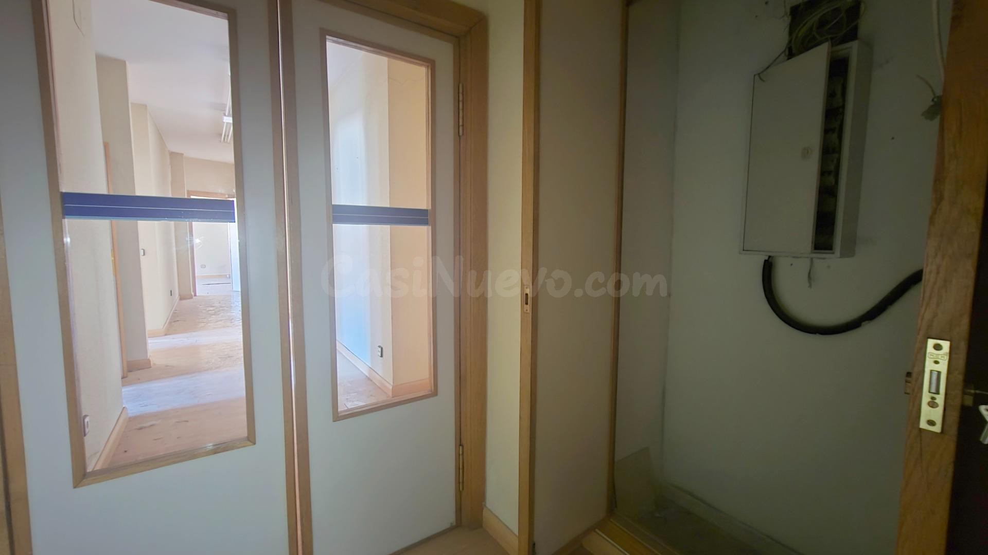 Urbis te ofrece un magnífico local en venta en zona San Cris - foto 2