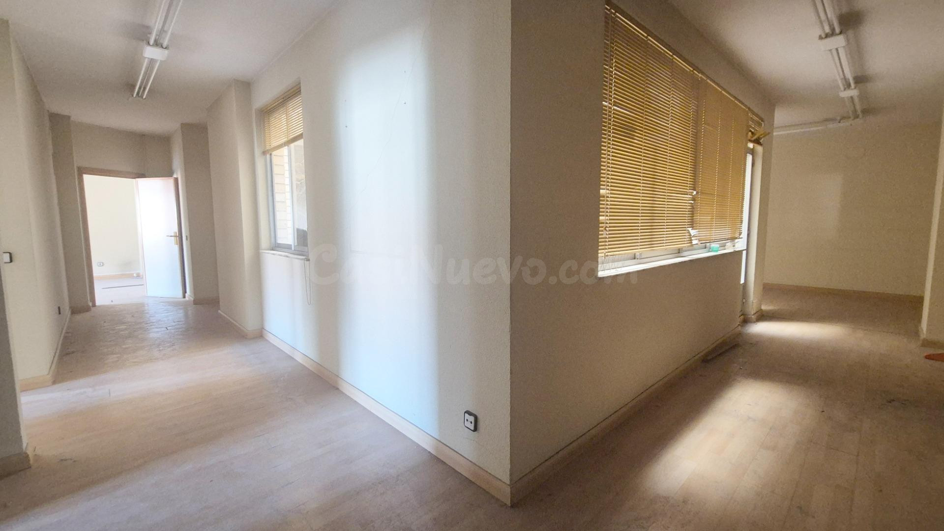 Urbis te ofrece un magnífico local en venta en zona San Cris - foto 3