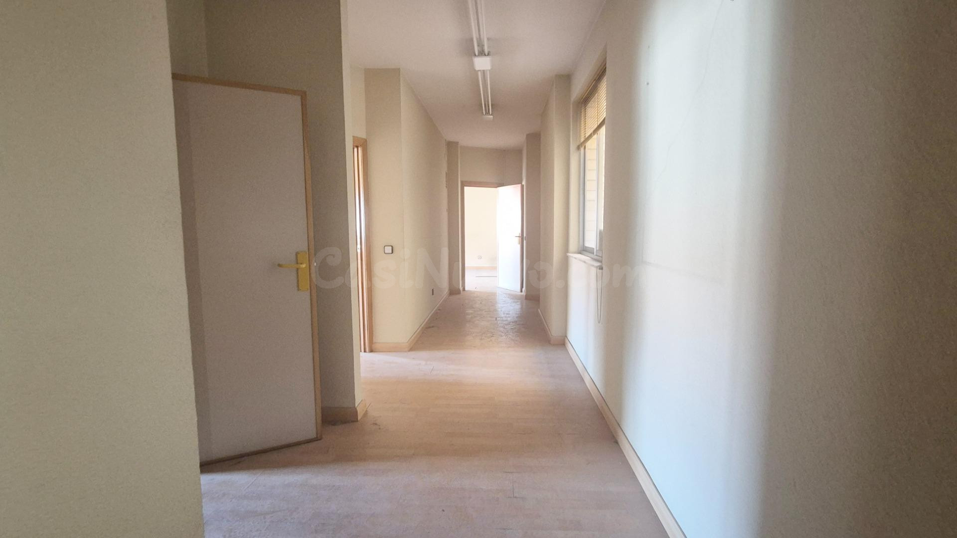 Urbis te ofrece un magnífico local en venta en zona San Cris - foto 5