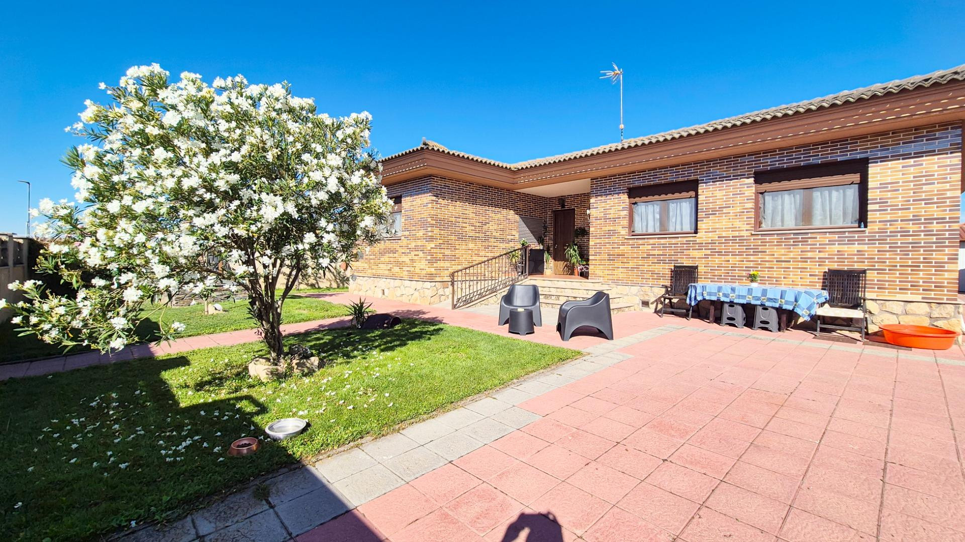 CHALET VENTA SAN CRISTÓBAL DE LA CUESTA. Urbis te ofrece un chalet en venta, San Cristóbal de la Cuesta, Salamanca.