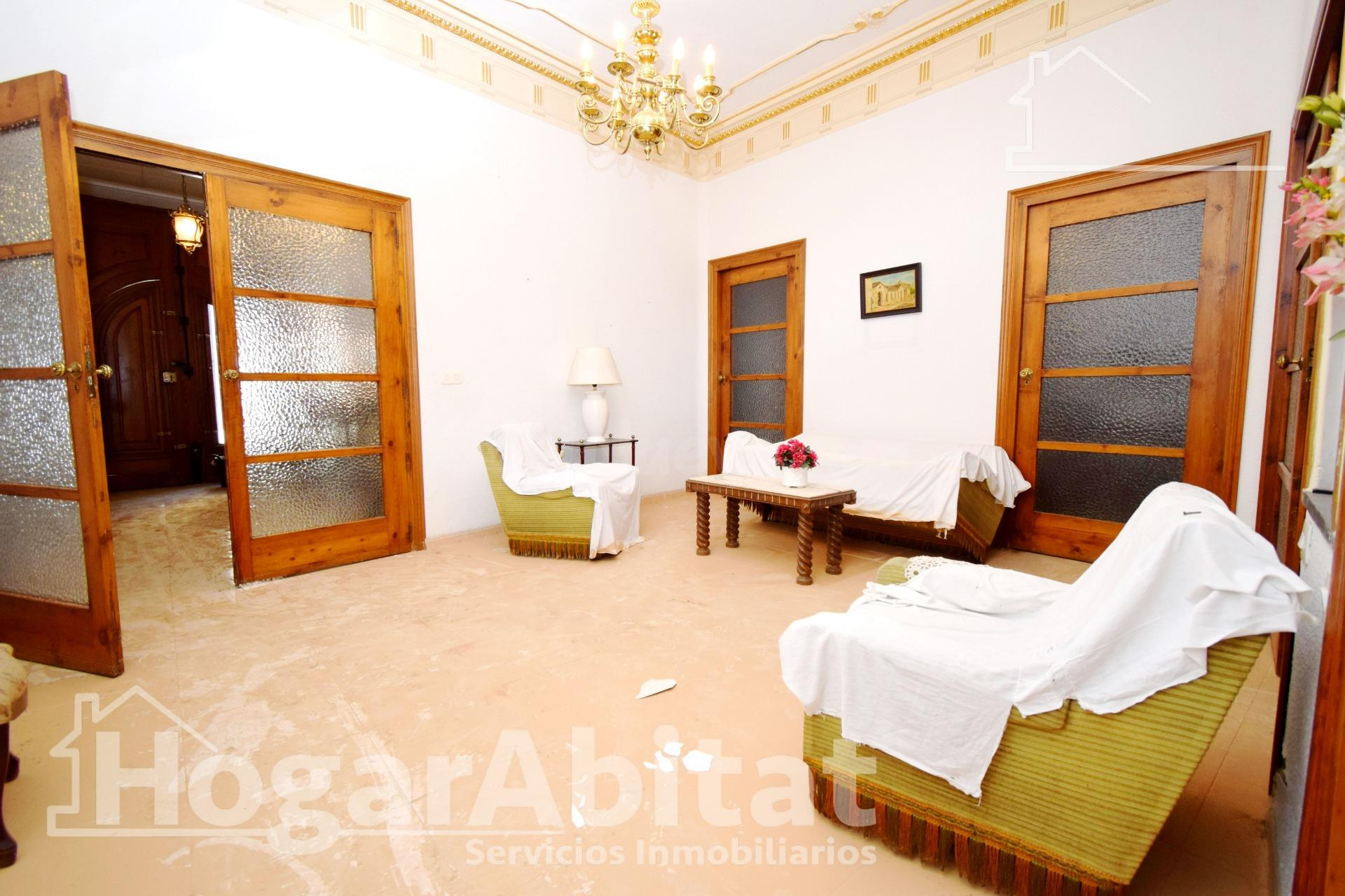 ¡OPORTUNIDAD DE INVERSIÓN! AMPLIA CASA CON GRAN TERRAZA Y BA - foto 5