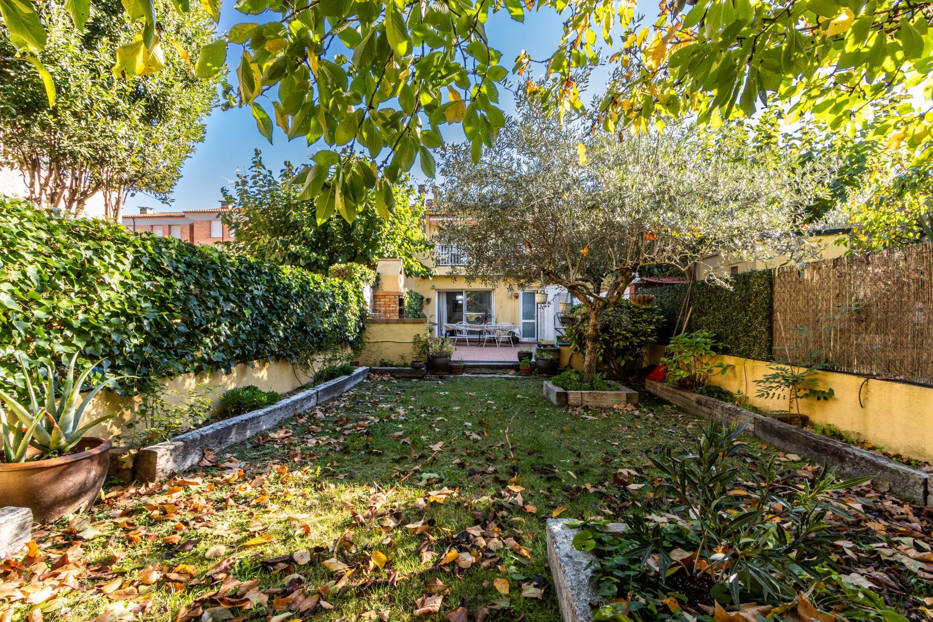 CASA AMB GARATGE I JARDÍ AL CENTRE DE SANT LLORENÇ SAVALL - foto 2