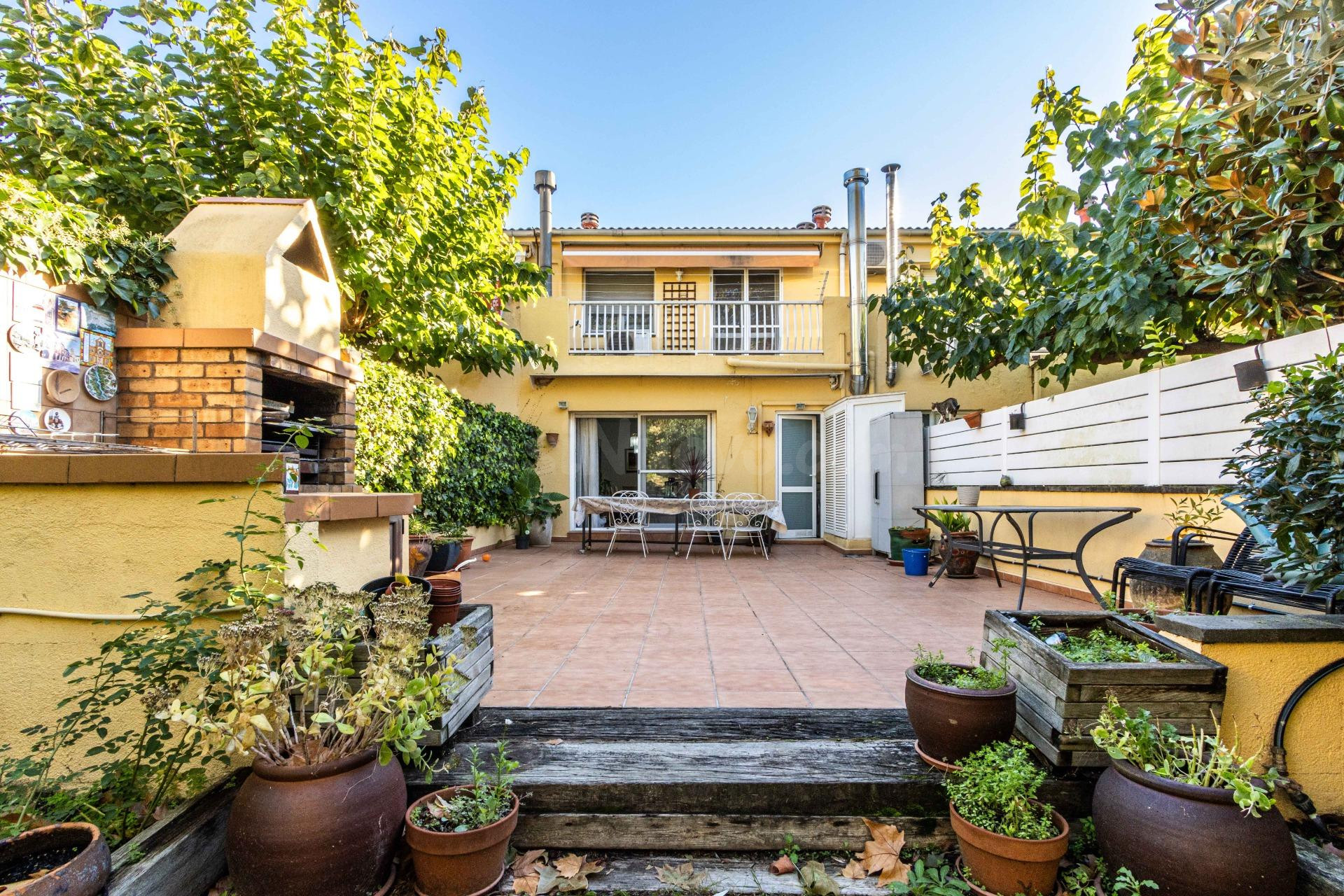CASA AMB GARATGE I JARDÍ AL CENTRE DE SANT LLORENÇ SAVALL - foto 3