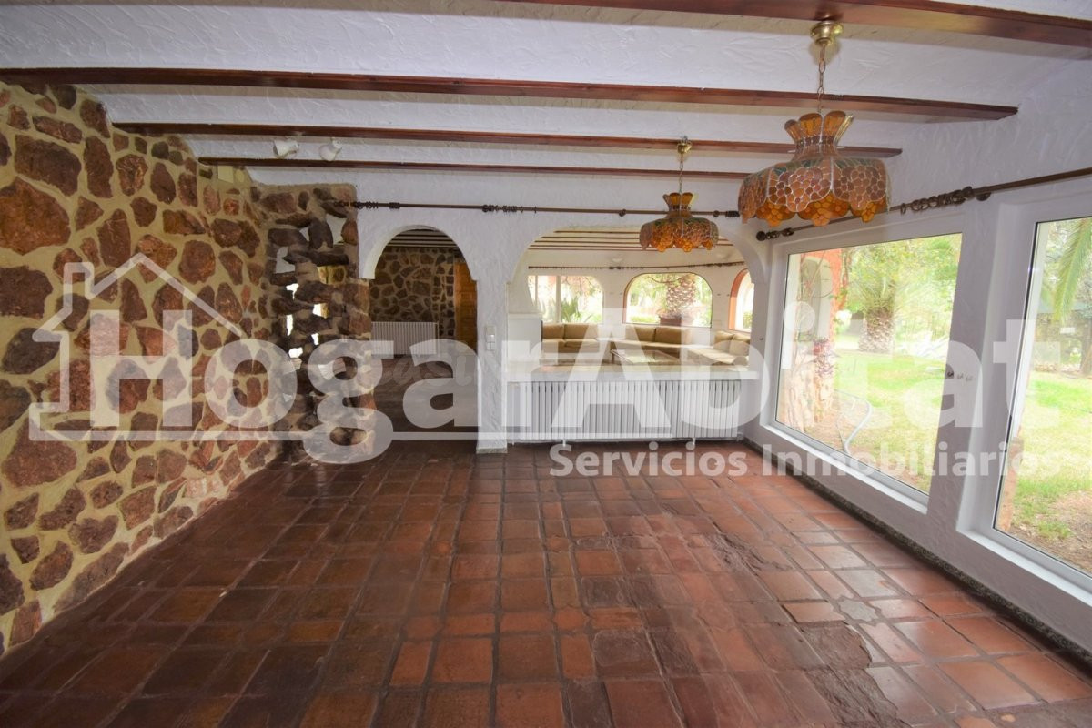 ESPECTACULAR VILLA DE LUJO EN URBANIZACIÓN PRIVADA - foto 2