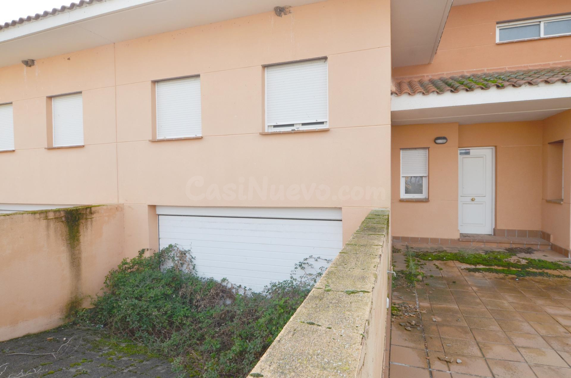 Urbis te ofrece un chalet pareado en venta en Urb. Oasis Gol - foto 2