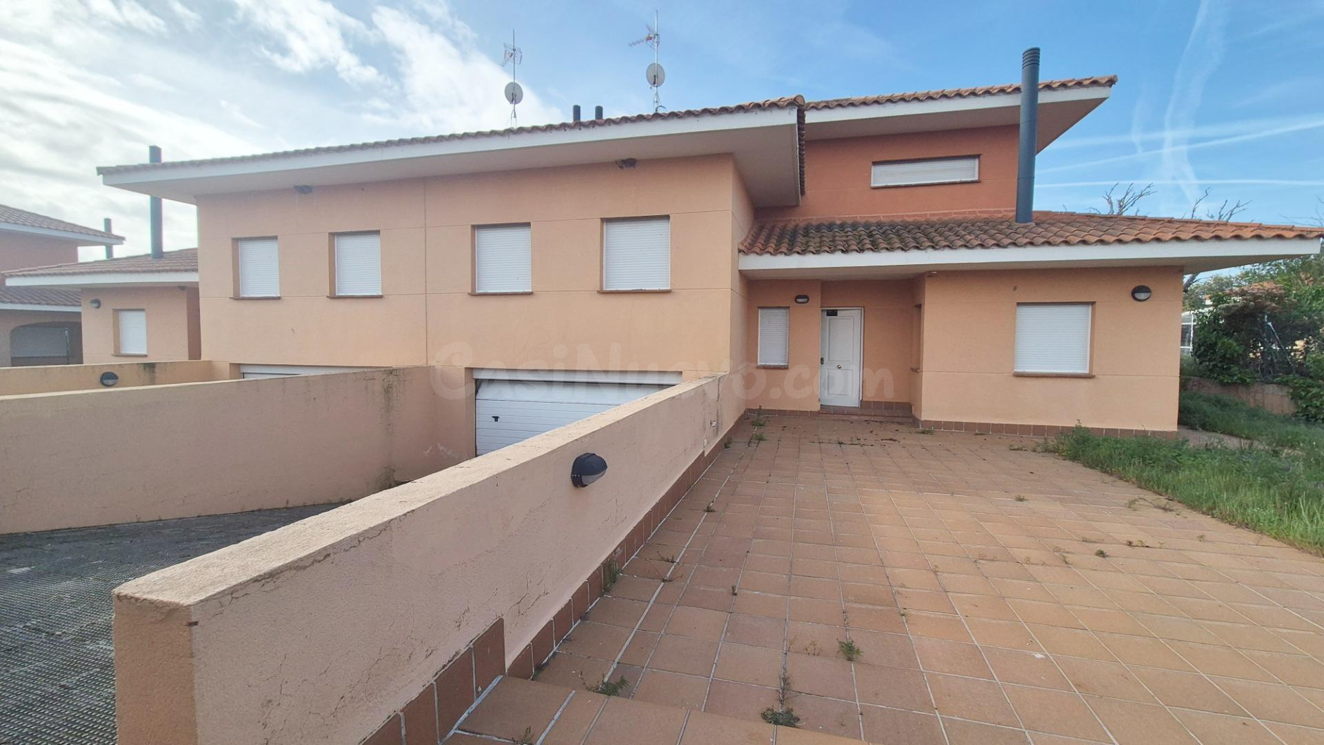 Urbis te ofrece un chalet pareado en venta en Urb. Oasis Gol