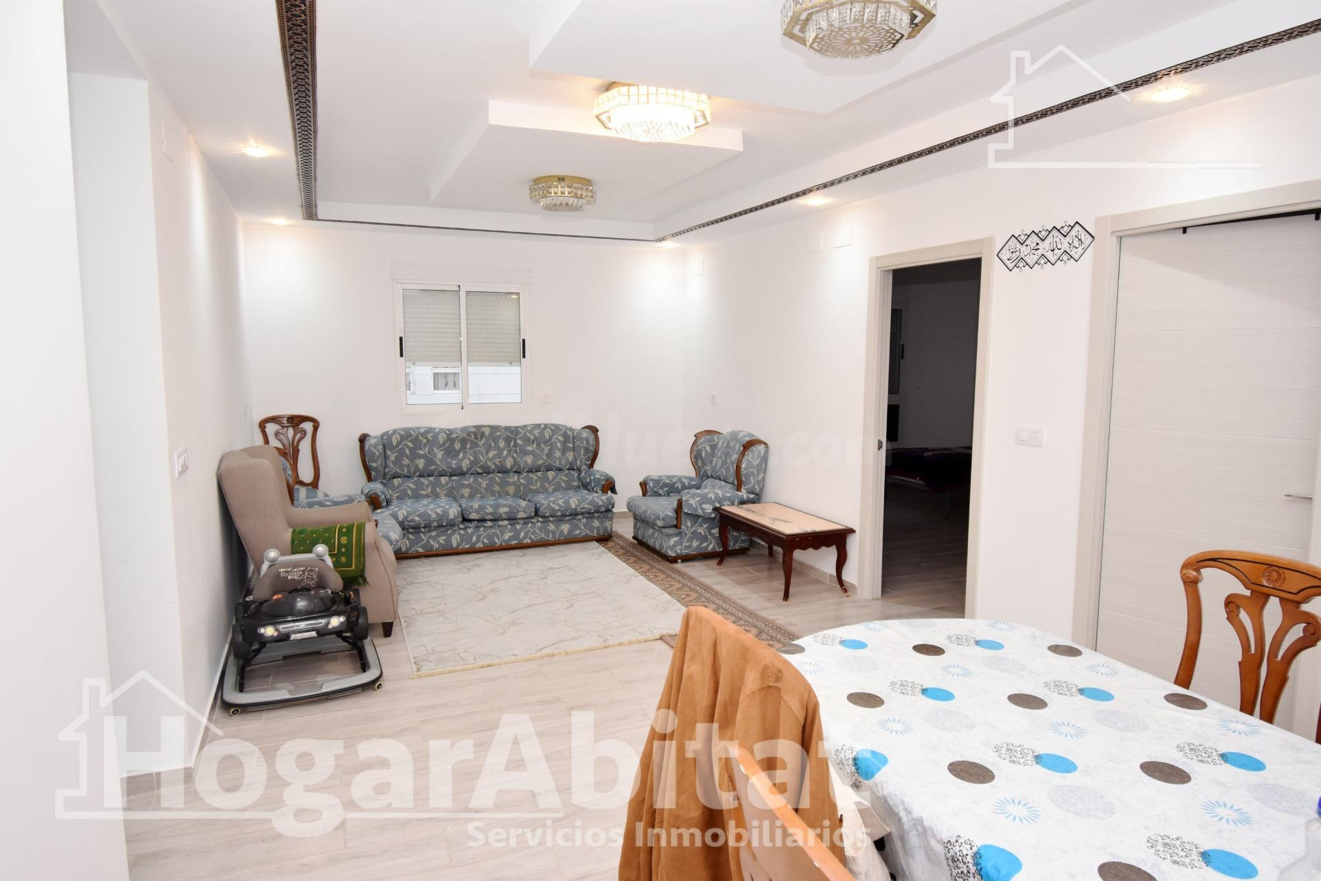 MUY AMPLIO Y REFORMADO JUNTO AL CENTRO DE SALUD - foto 2