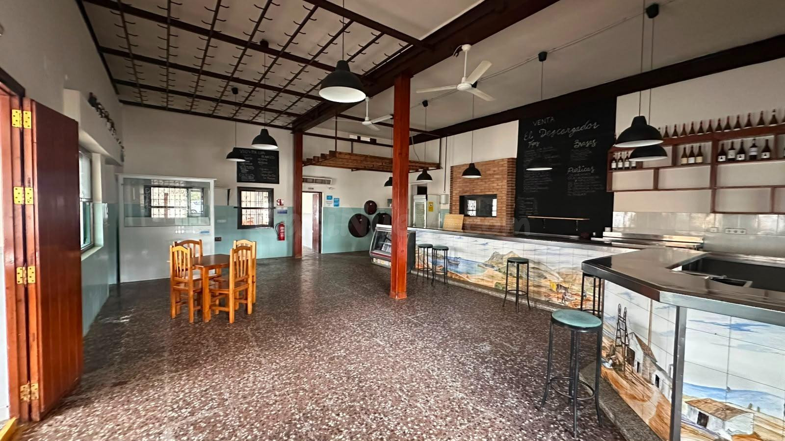 ️ NEGOCIO DE RESTAURACIÓN EN VENTA EN EL DESCARGADOR – LA UN - foto 5