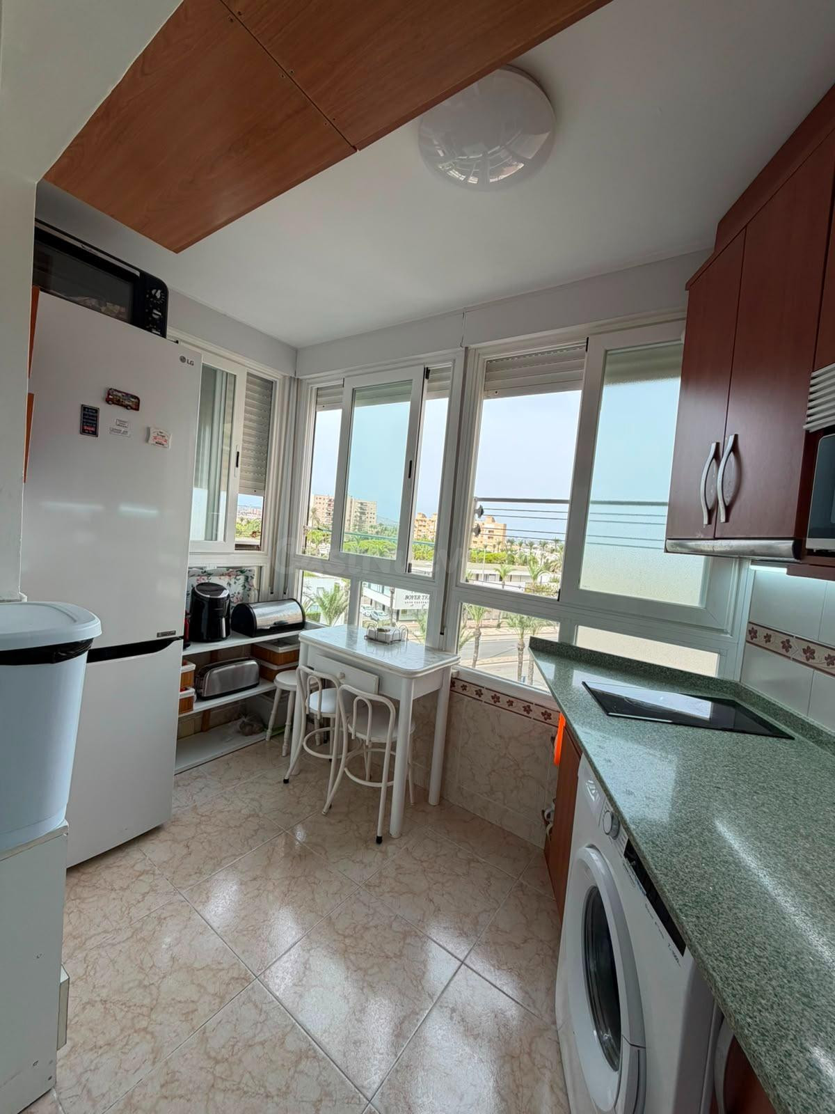 Apartamento de 2 dormitorios y 2 baños en La Manga, listo pa - foto 3