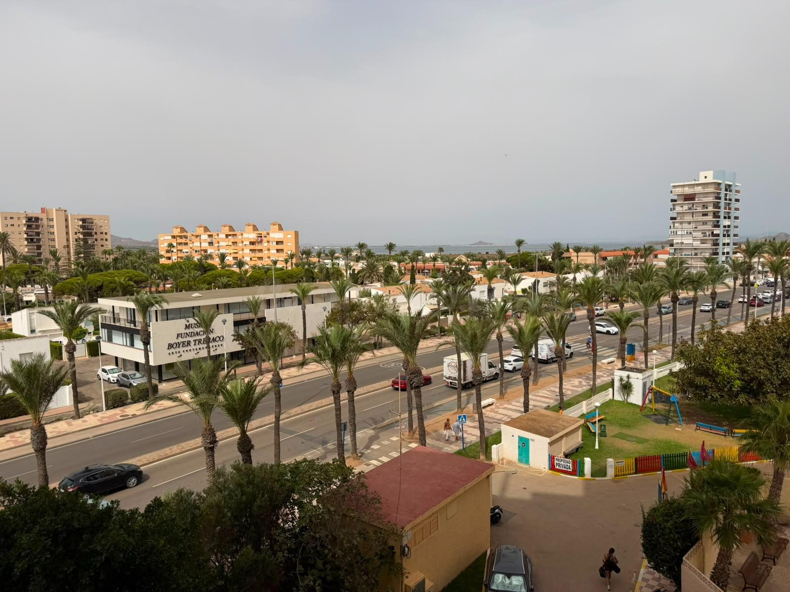 Apartamento de 2 dormitorios y 2 baños en La Manga, listo pa - foto 5