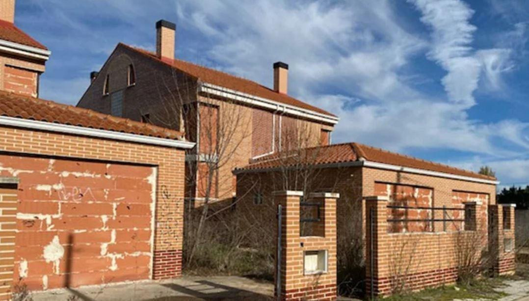 Urbis te ofrece un conjunto de nueve chalets adosados en ven - foto 4