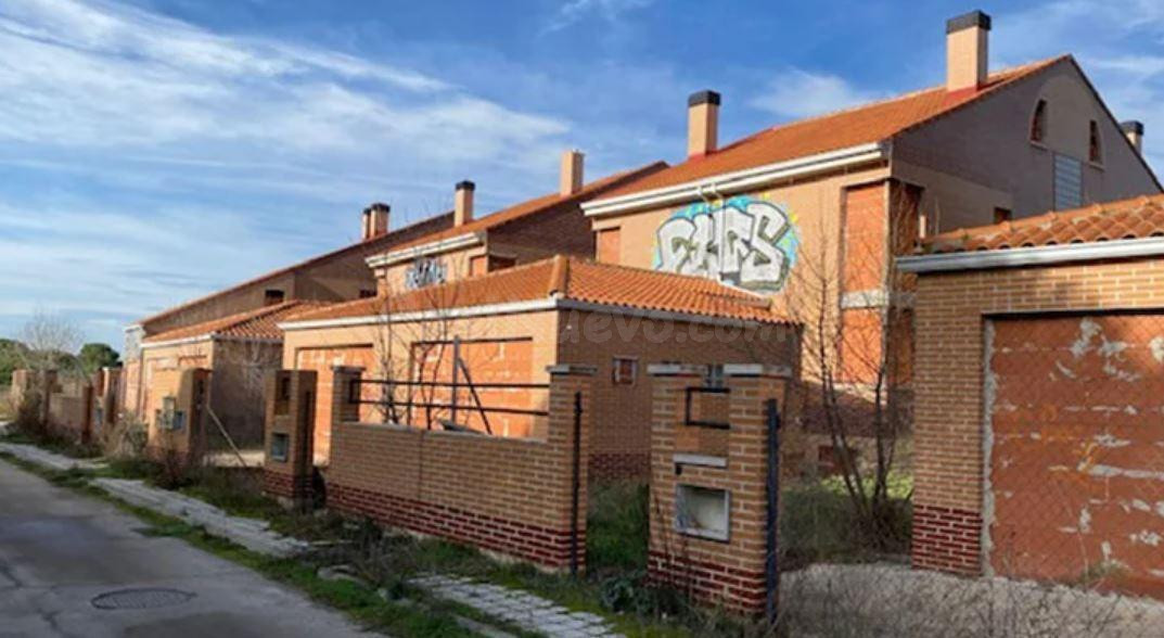 Urbis te ofrece un conjunto de nueve chalets adosados en ven - foto 5