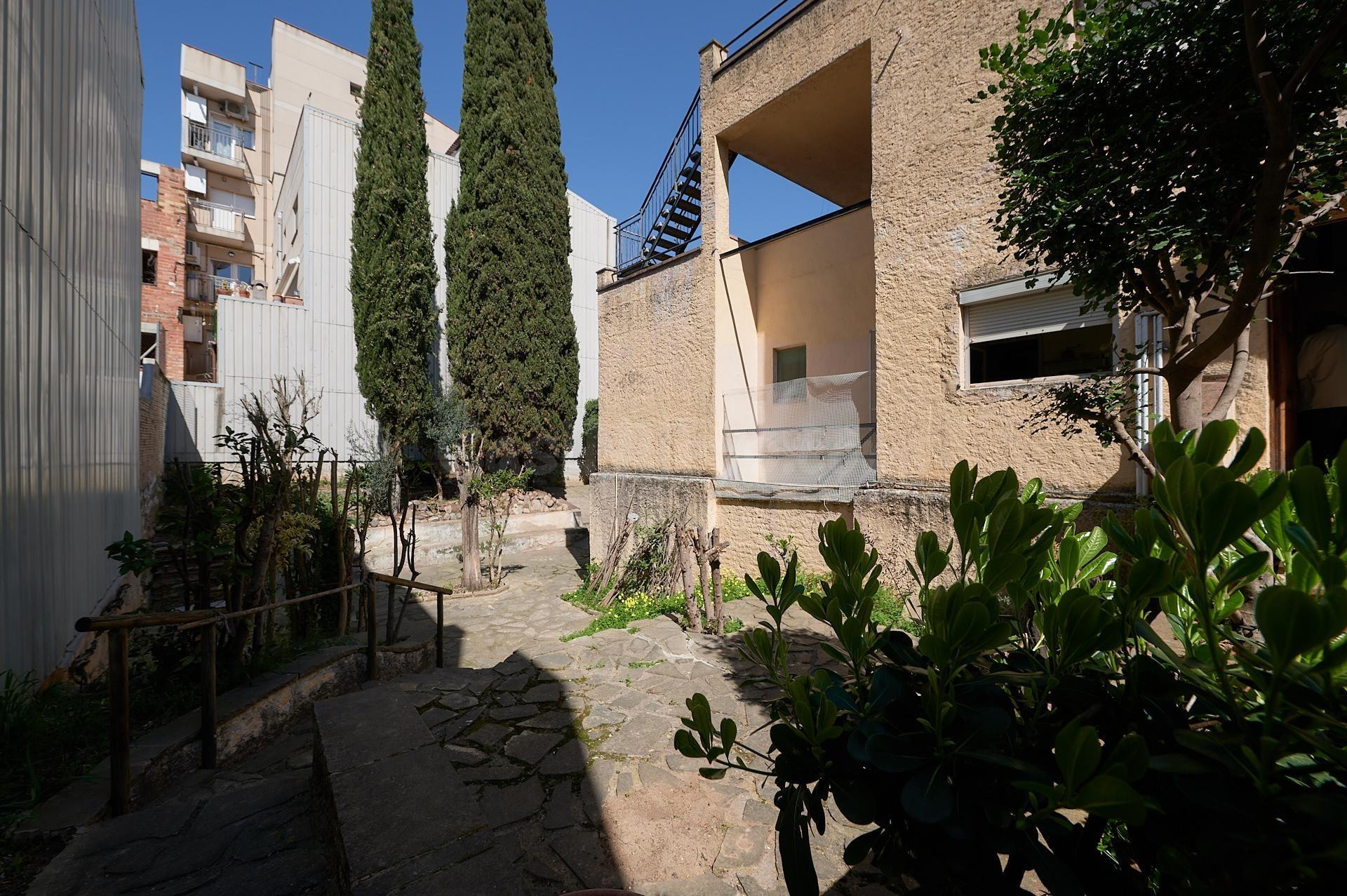 CASA EN VENDA A SENTMENAT AMB MOLTES POSSIBILITATS - foto 3