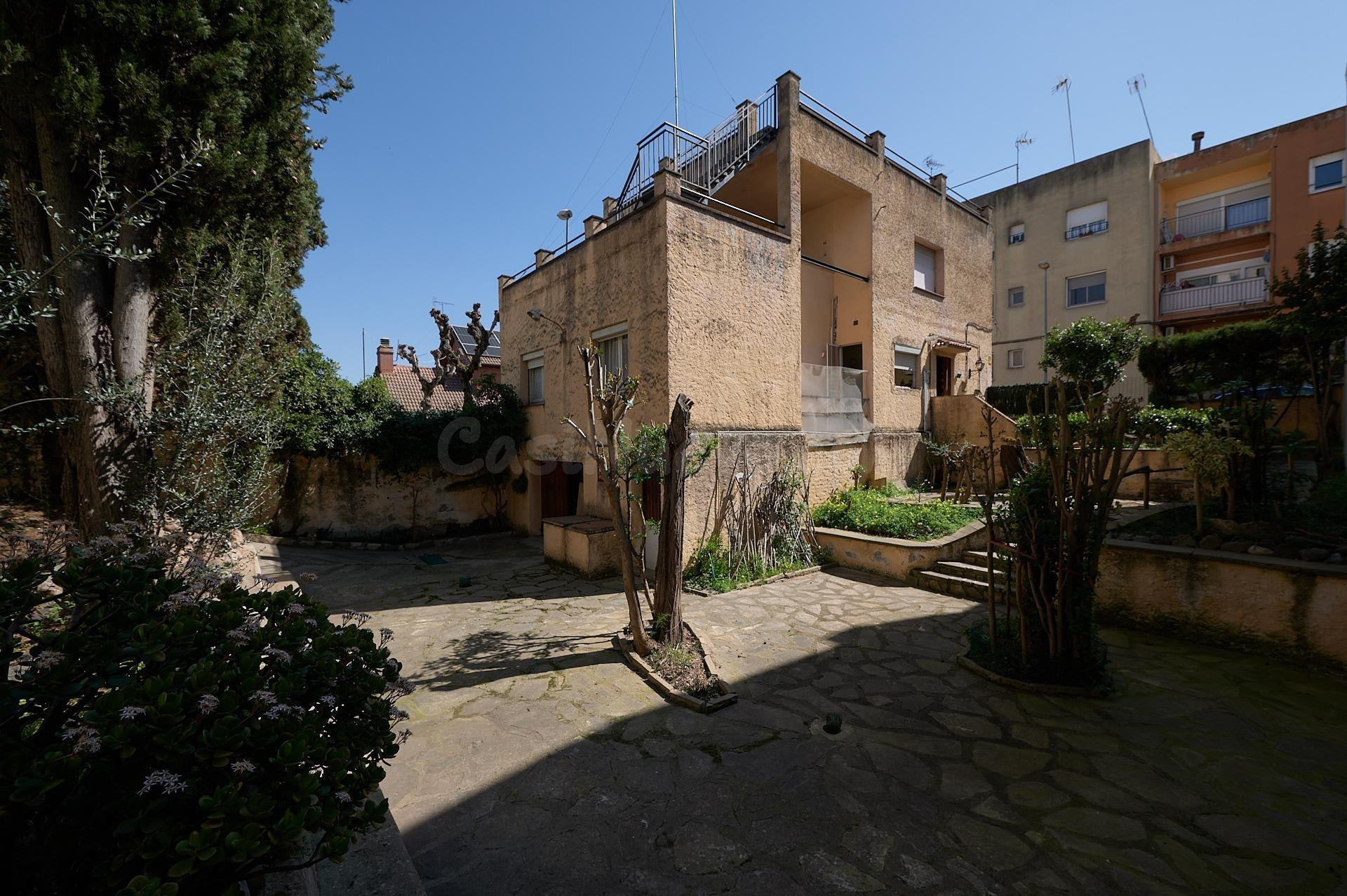 CASA EN VENDA A SENTMENAT AMB MOLTES POSSIBILITATS - foto 5