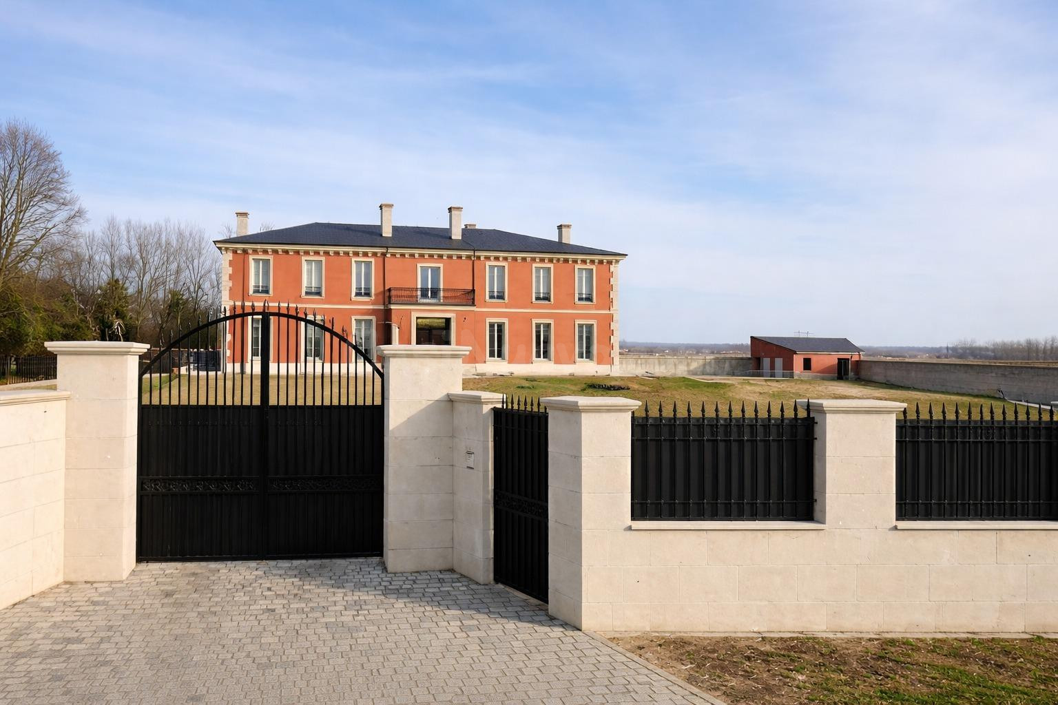 Urbis te ofrece un chalet independiente en zona Los Almendros, Villamayor, Salamanca.