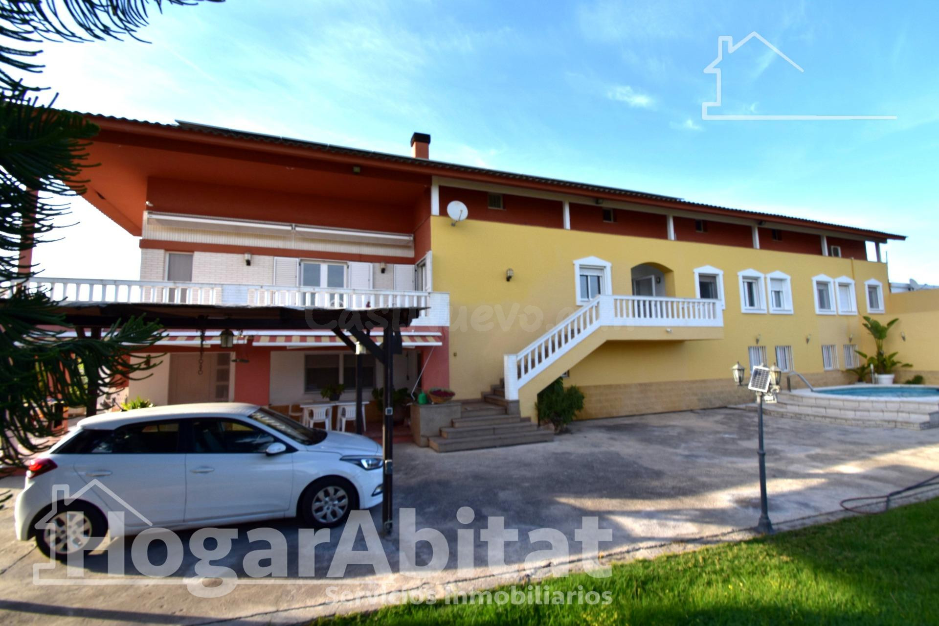 ¡CHALET DE LUJO! AMPLIO Y SOFISTICADO CON PISCINA Y GARAJE, 