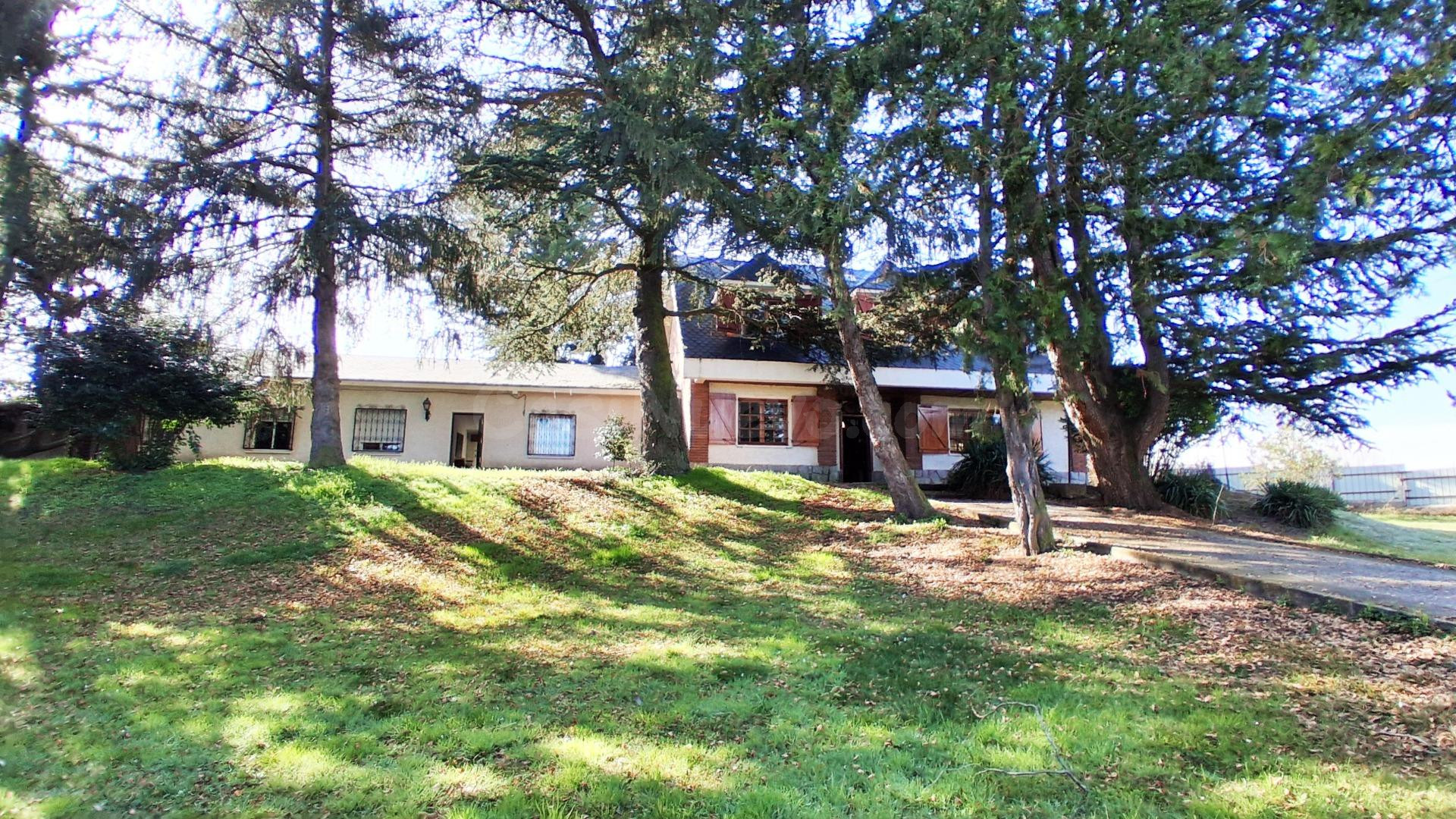 CHALET VENTA SANTA MARTA DE TORMES. Urbis te ofrece una parc