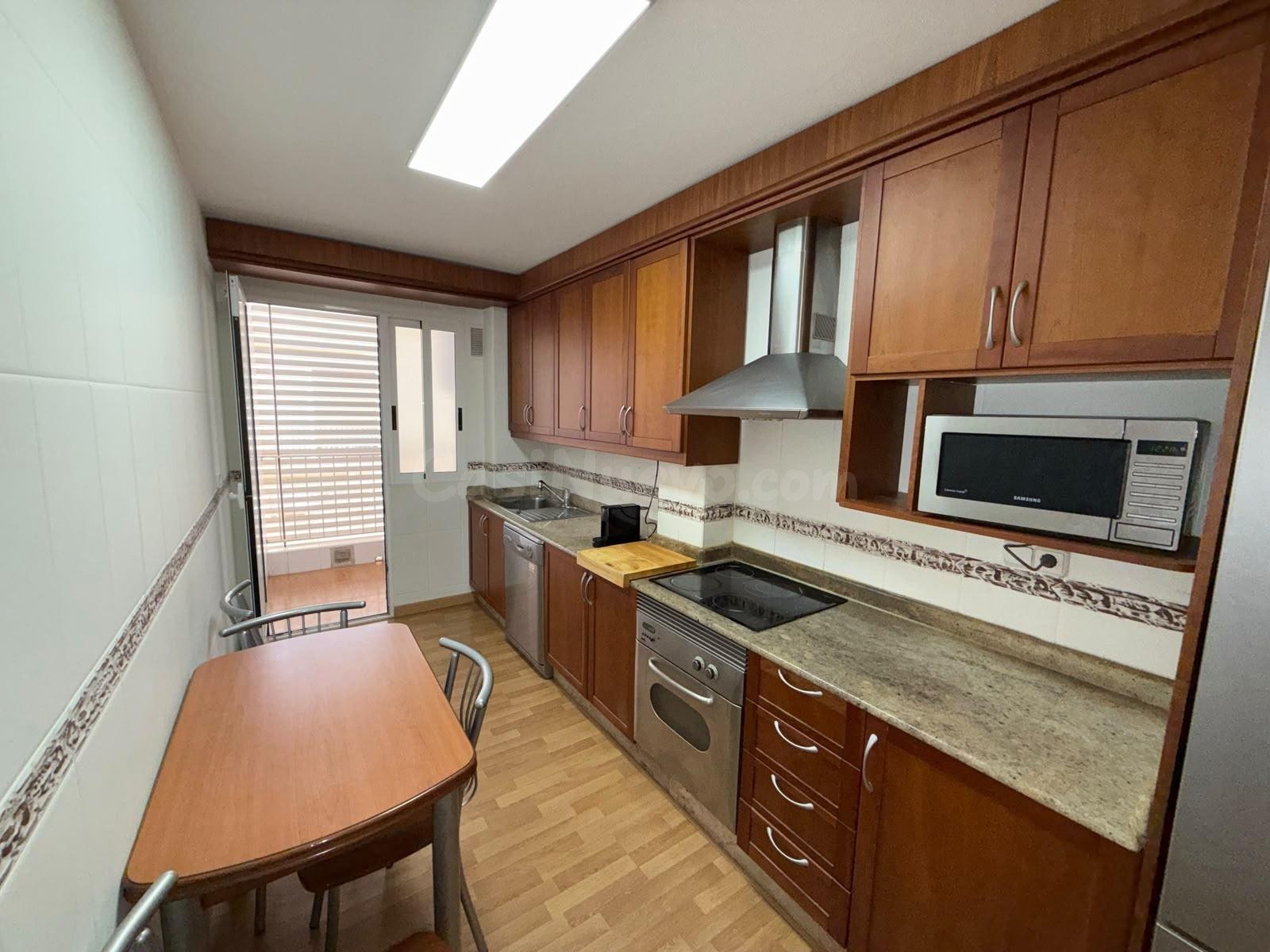 PISO DE 3 habitaciones CON GARAJE Y TRASTERO EN EXCELENTE ZO - foto 3