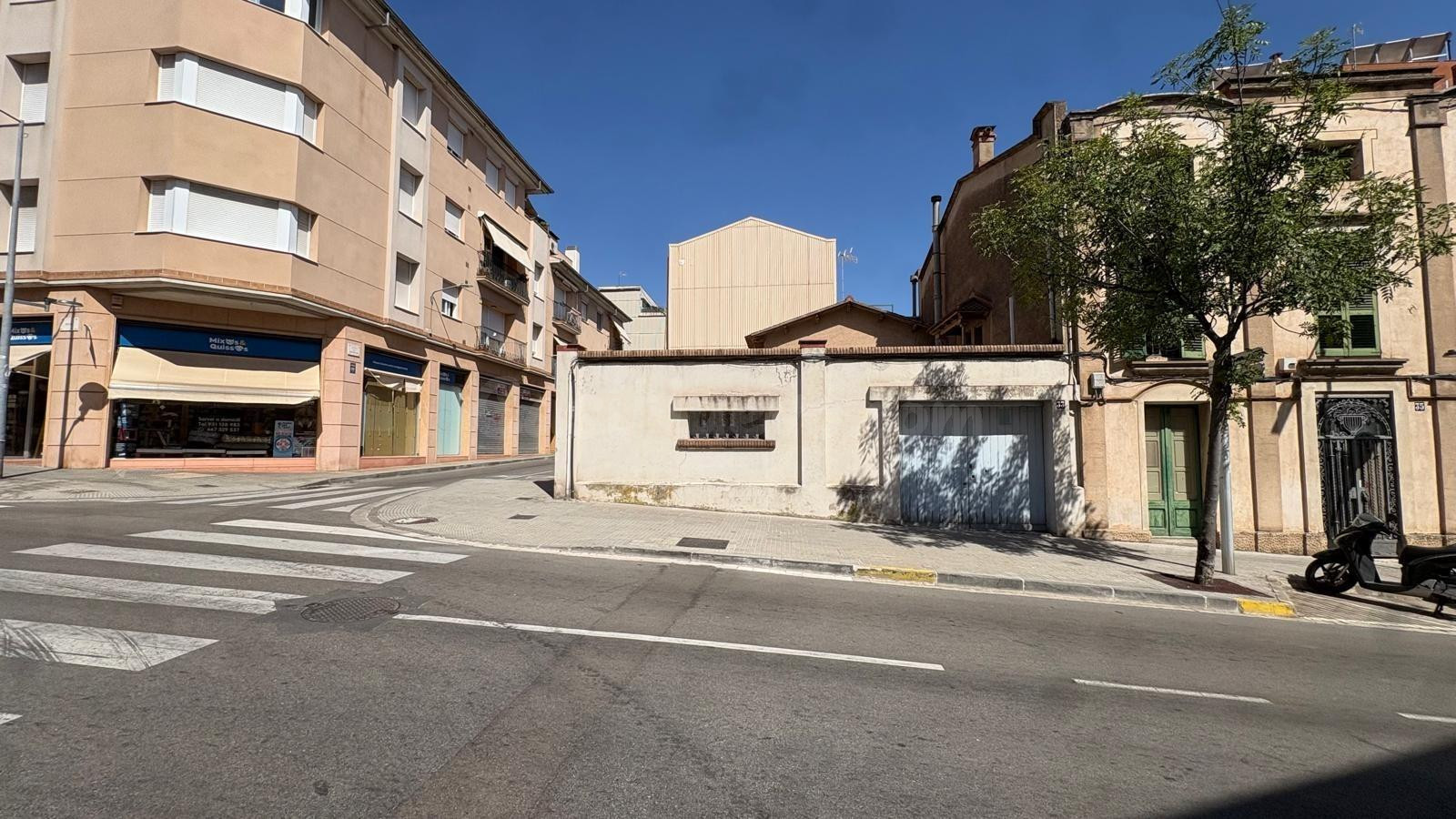 Solar urbà edificable de 117 m2 amb possibilitat de construi - foto 2