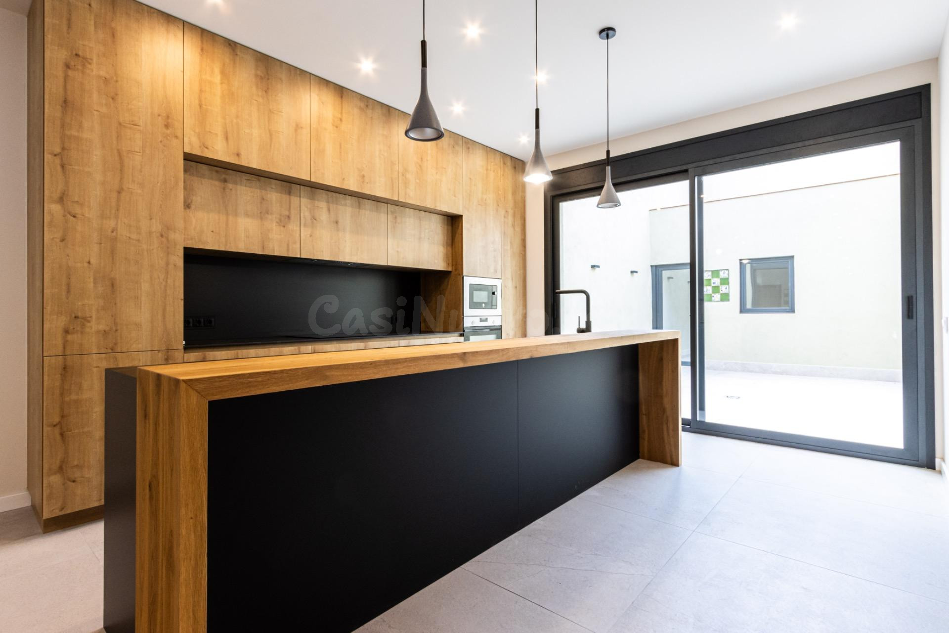 Casa  en el centro reformada a estrenar con patio y terraza!