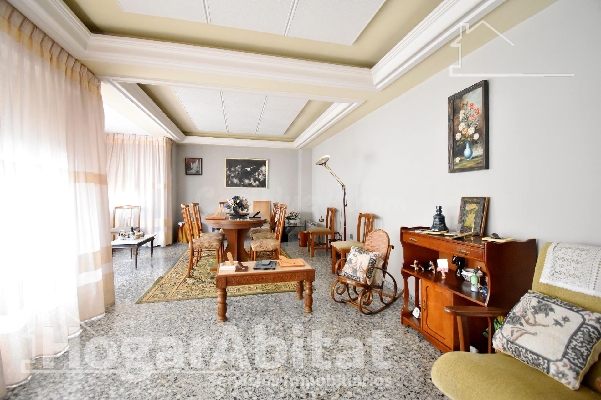 ¡MAGNÍFICA CASA! LUMINOSA CON GARAJE Y TERRAZA, CERCA DEL CE - foto 2