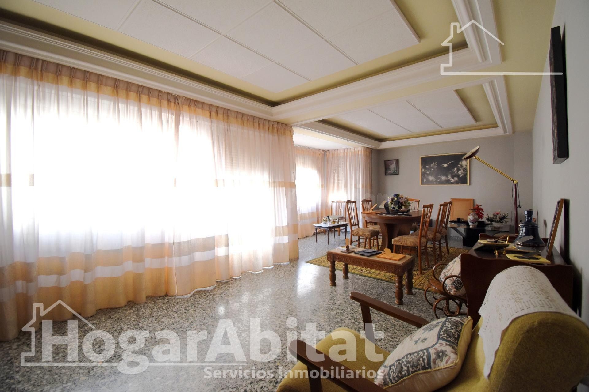 ¡MAGNÍFICA CASA! LUMINOSA CON GARAJE Y TERRAZA, CERCA DEL CE - foto 3