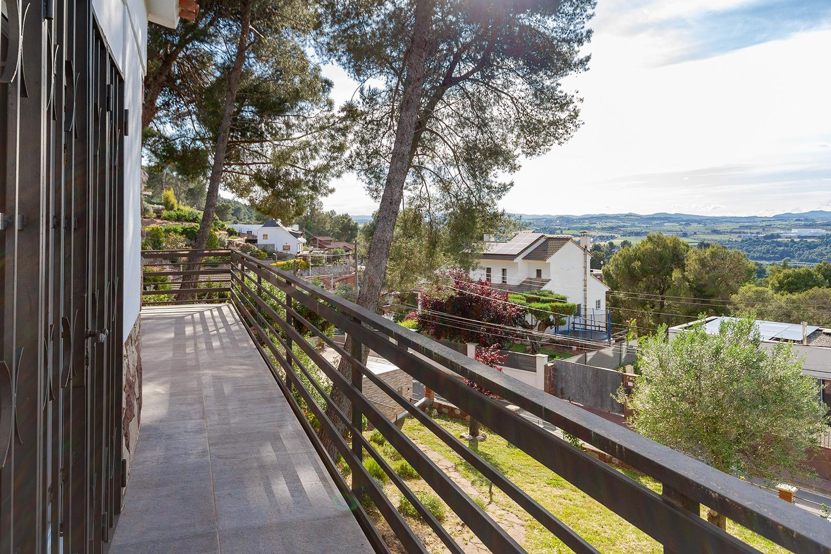 HAY CASAS BONITAS, Y LUEGO, ESTÁN ESAS CASAS QUE CUANDO ENTR - foto 4