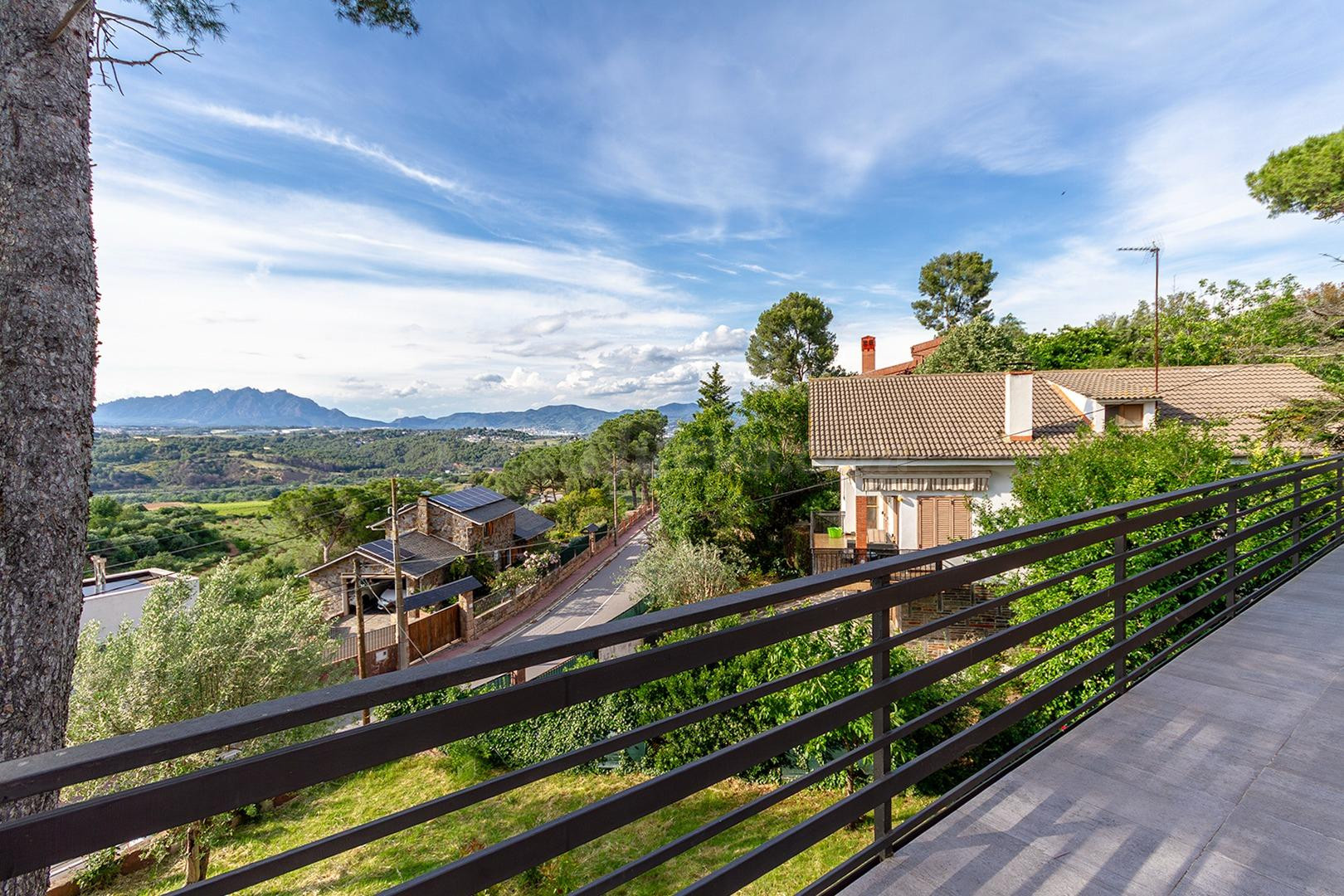 HAY CASAS BONITAS, Y LUEGO, ESTÁN ESAS CASAS QUE CUANDO ENTR - foto 5