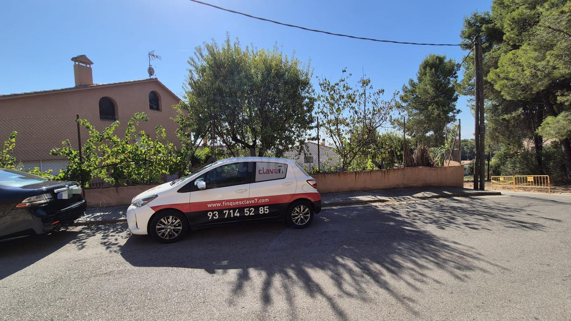TERRENY CANTONER I BEN ORIENTAT A L’AIRESOL A-B