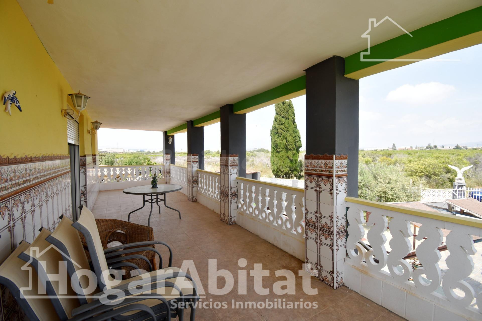 CHALET RÚSTICO CON PISCINA, TERRAZA Y PARKING - foto 5